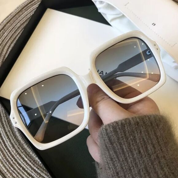 Oversized White Gradient Sunglasses - Picture 1 of 3